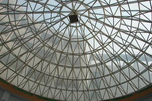 德州學(xué)院圖書(shū)館采光網(wǎng)架內(nèi)景